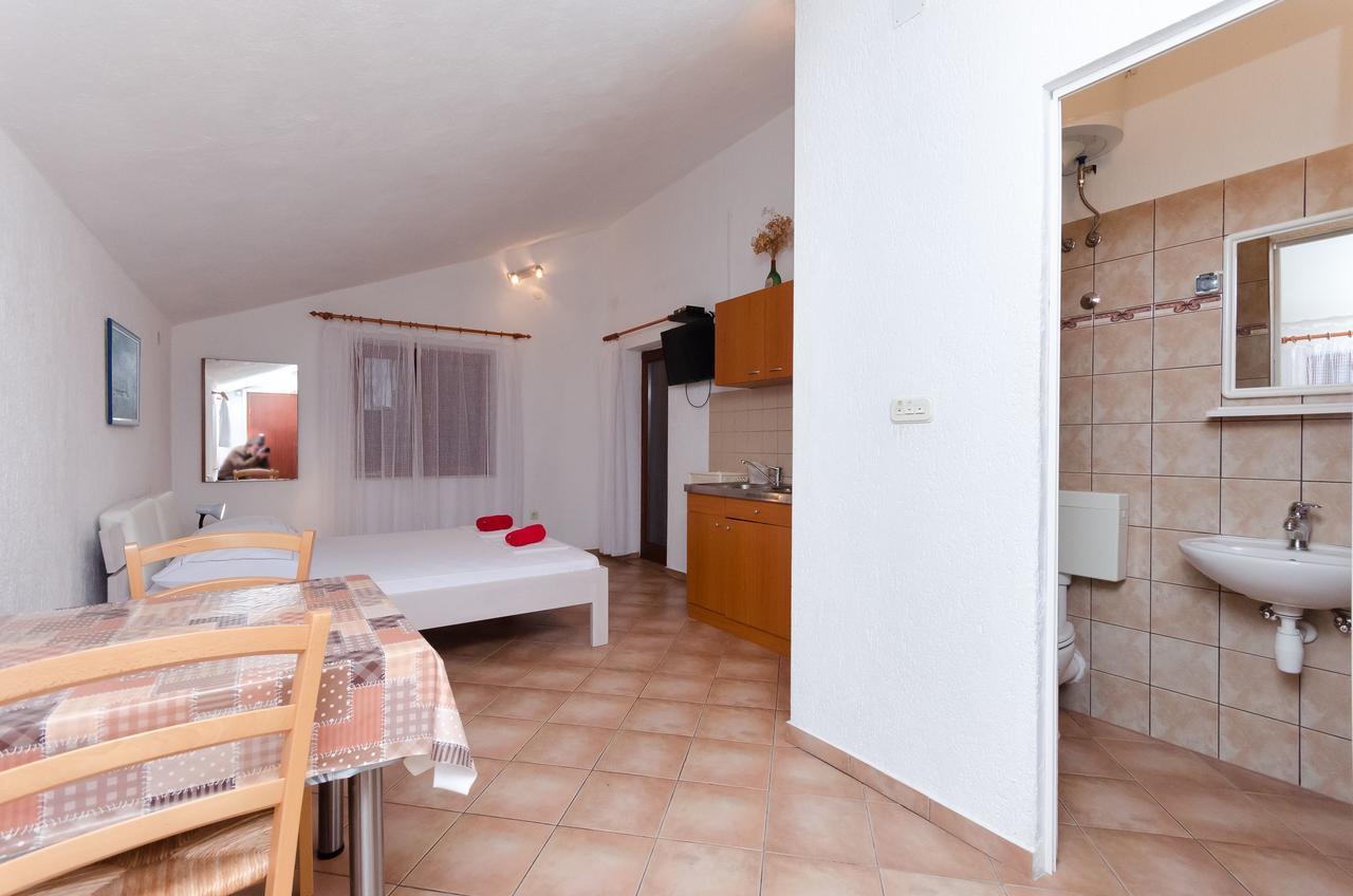 Apartments Sanja Sibinj Krmpotski Luaran gambar